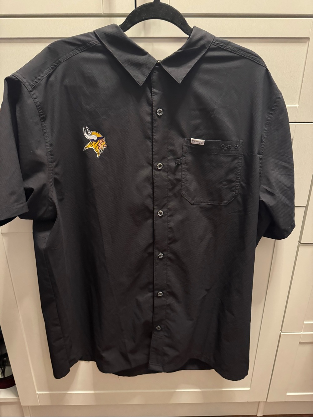 Columbia PFG Omni-Shade Men’s Black Button-Up Short Sleeve NFL Minnesota Vikings